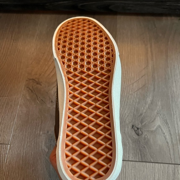 Vans - Picture 7 of 11